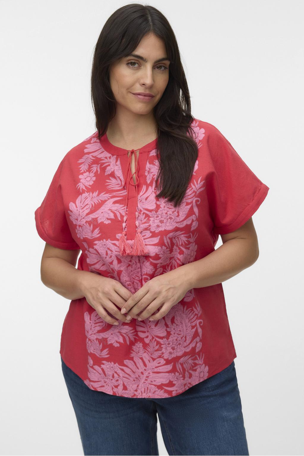 Roze dames VERO MODA CURVE gebloemde top met korte mouwen, ronde hals en geweven detail
