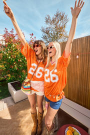 thumbnail: Wehkamp &C x Wehkamp oranje shirt