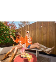 thumbnail: Wehkamp &C x Wehkamp oranje shirt