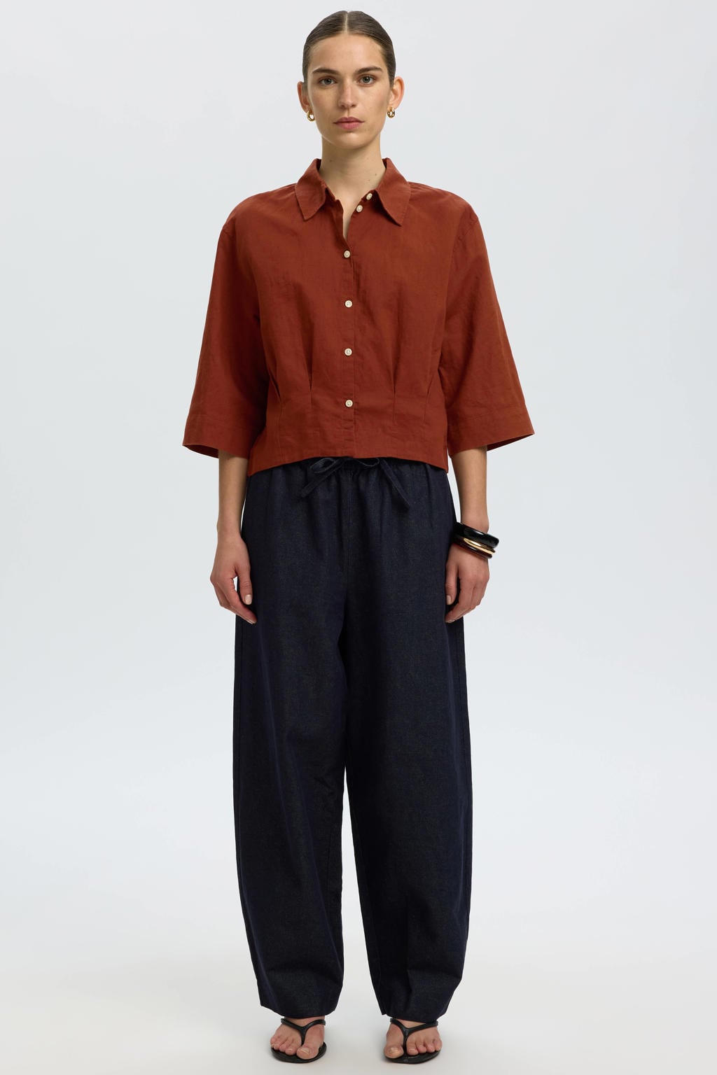Donkerrode dames Selected blouse van linnen met effen, driekwart mouwen, klassieke kraag, knoopsluiting en plooien