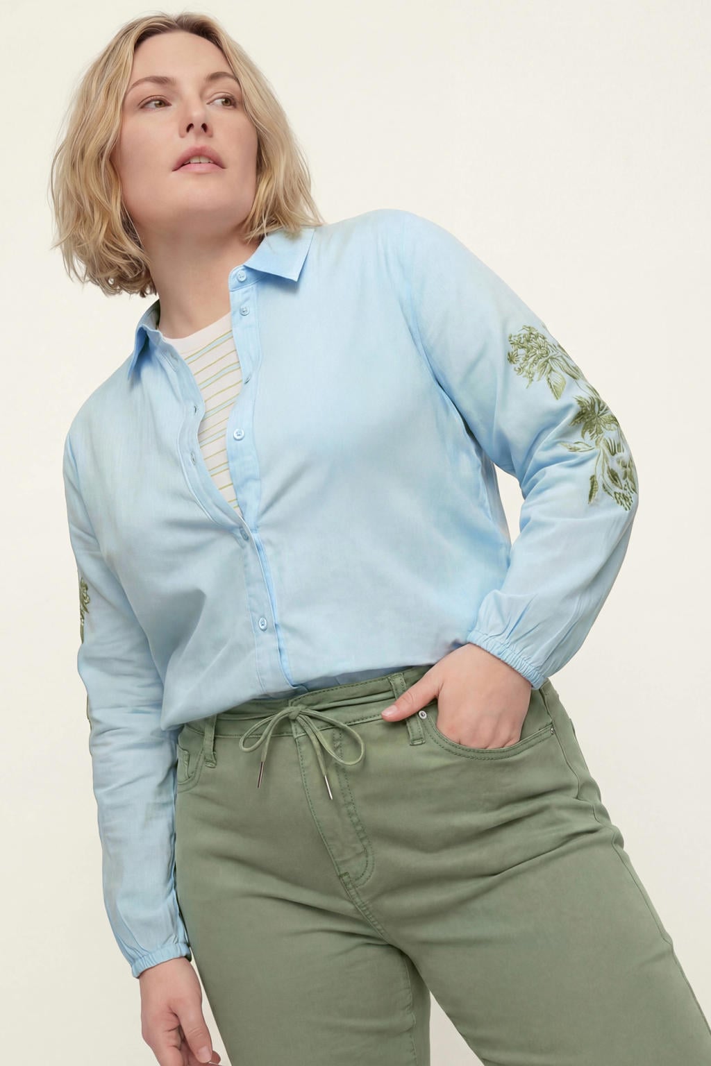 Lichtblauw en groene dames s.Oliver Curve blouse van katoen met effen, lange mouwen, klassieke kraag, knoopsluiting en borduursels
