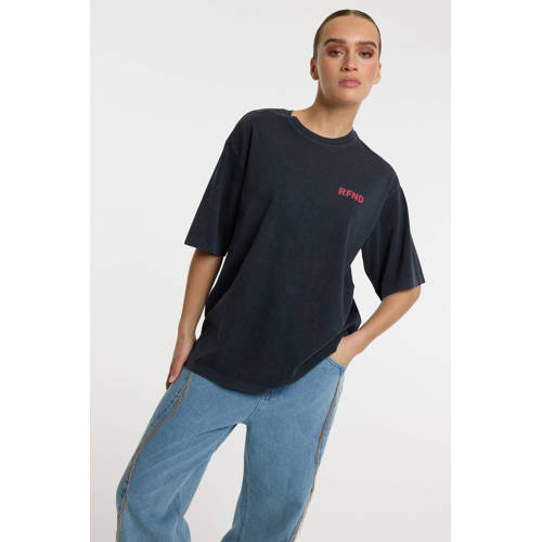 Refined Department T-shirt met backprint antraciet afbeelding