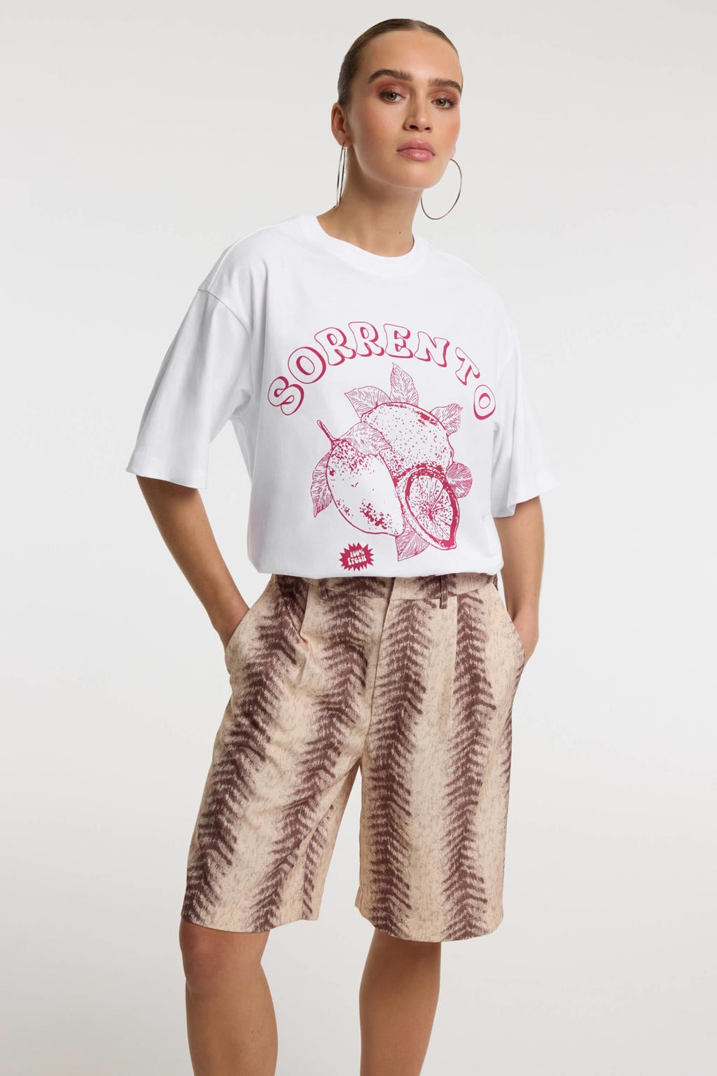 Bruine dames Refined Department regular waist jort van polyester met loose fit, rits- en knoopsluiting en dierenprint