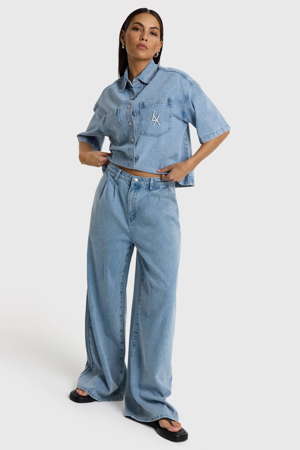 Light blue denim dames Alix the Label wide leg regular waist broek van denim met rits- en knoopsluiting en effen