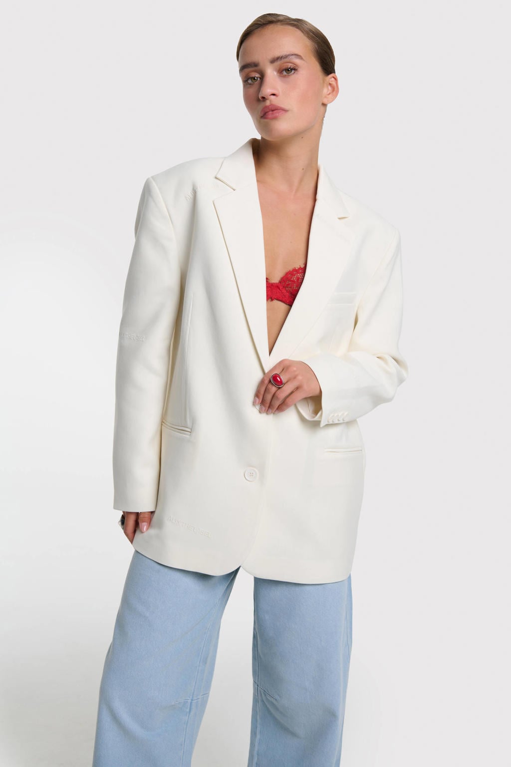 Crème dames Alix the Label regular blazer met effen, lange mouwen, reverskraag, knoopsluiting en schoudervulling
