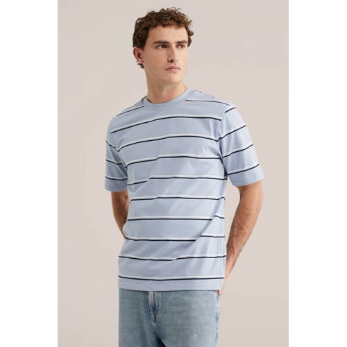 WE Fashion relaxed gestreepte T-shirt lichtblauw afbeelding