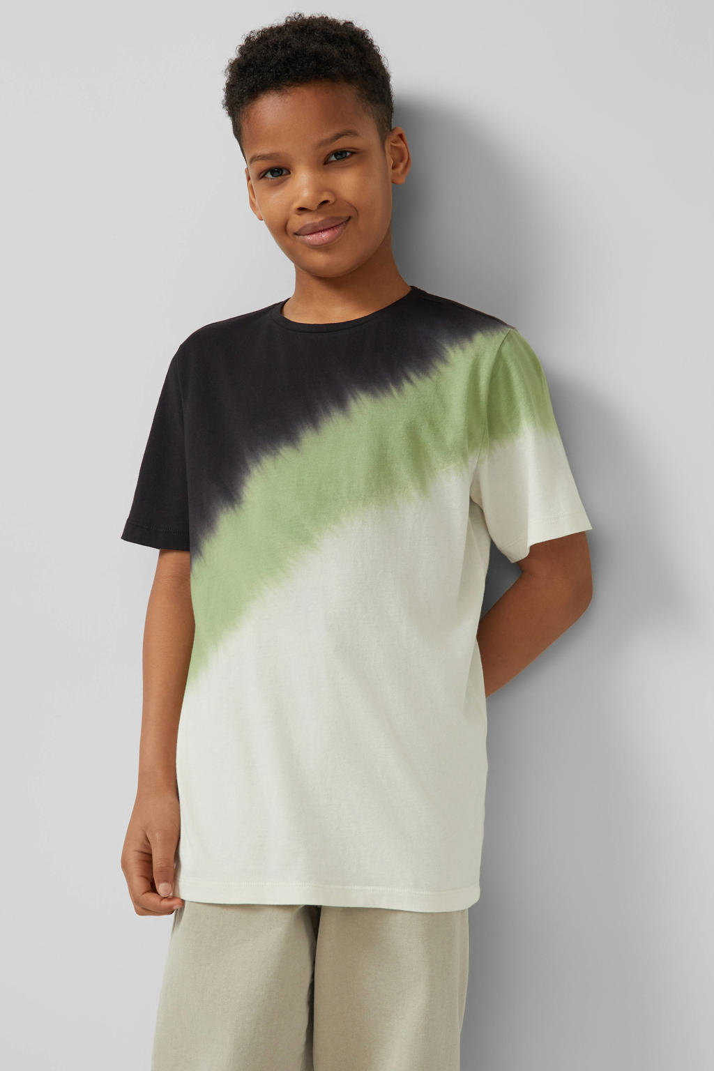 Zwart, lichtgroen en ecru jongens s.Oliver T-shirt van katoen met meerkleurige print, korte mouwen en ronde hals
