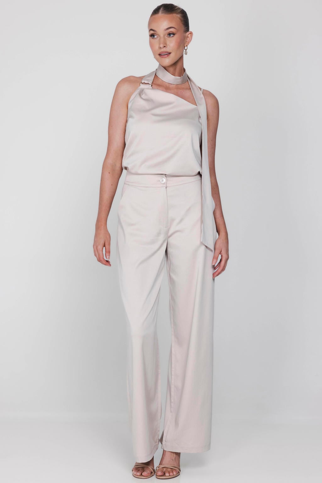 Beige dames Accentil satijnen mouwloze top met effen, sjaalkraag en omslagdetail
