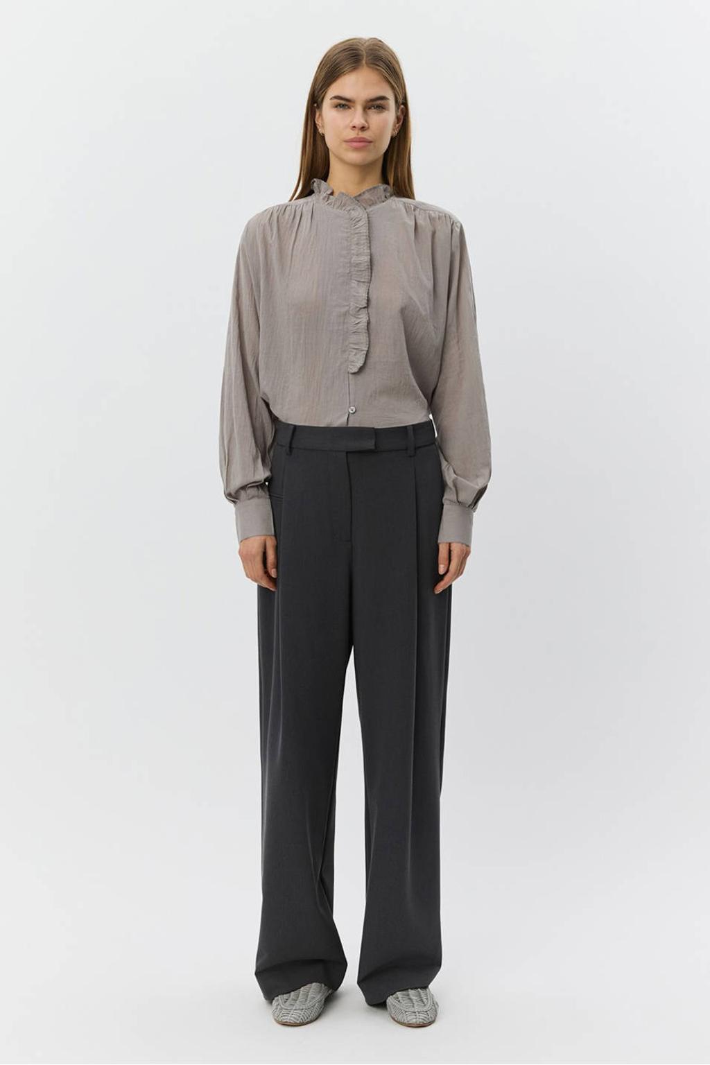 Taupe dames Sofie Schnoor blouse van katoen met effen, lange mouwen, opstaande kraag, knoopsluiting en ruches