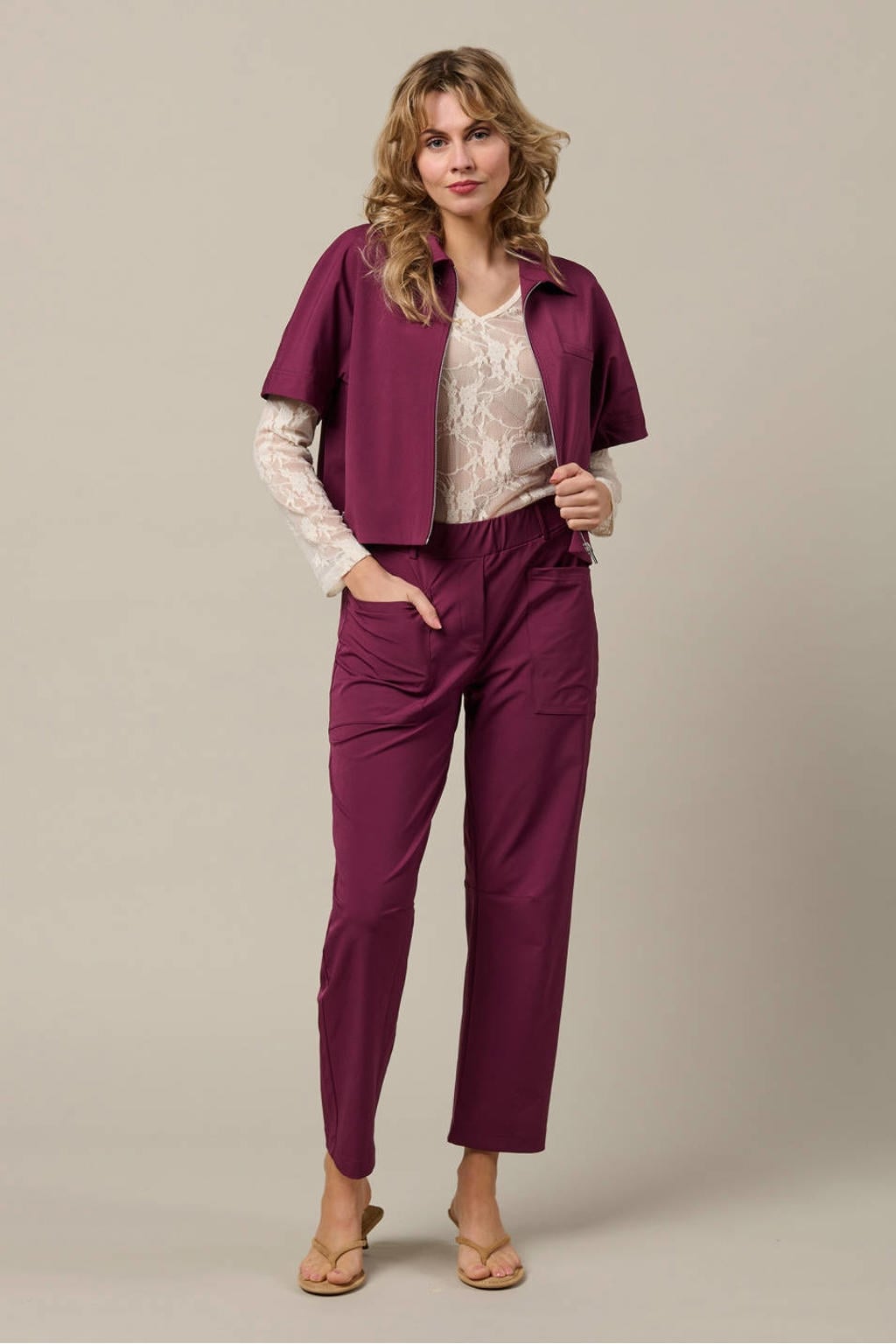 Donkerrode dames &Co Woman cropped blazer van polyamide met effen, korte mouwen, klassieke kraag en ritssluiting