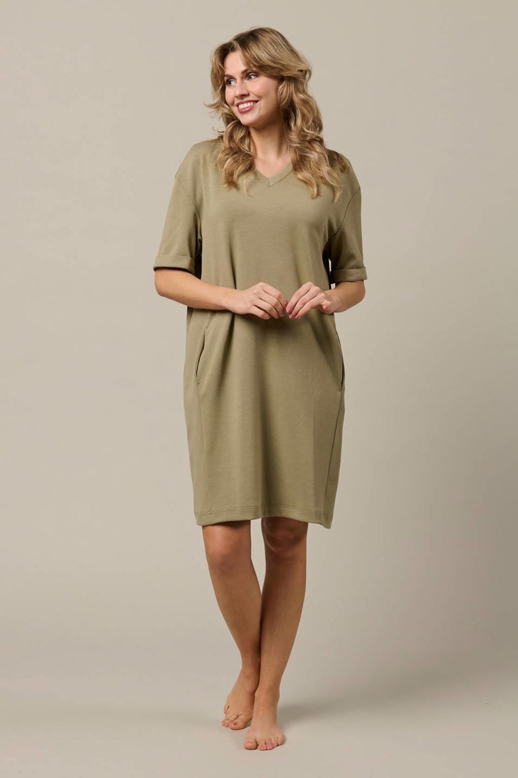 Kakikleurige dames &Co Woman sweatjurk van polyester met effen, korte mouwen en V-hals
