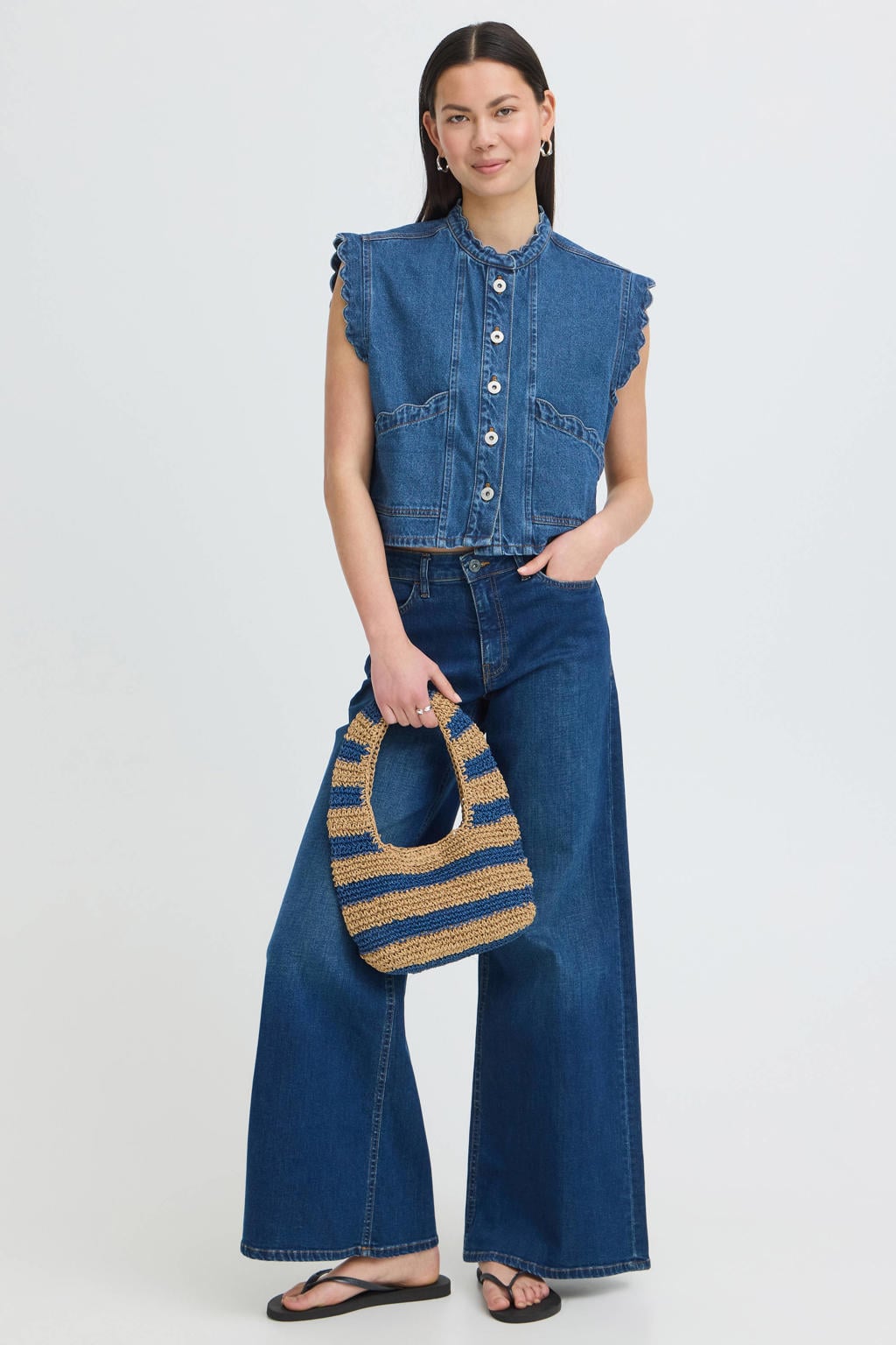 Medium blue denim dames ICHI gilet mediumblauw van denim met effen, opstaande kraag, knoopsluiting en ruches