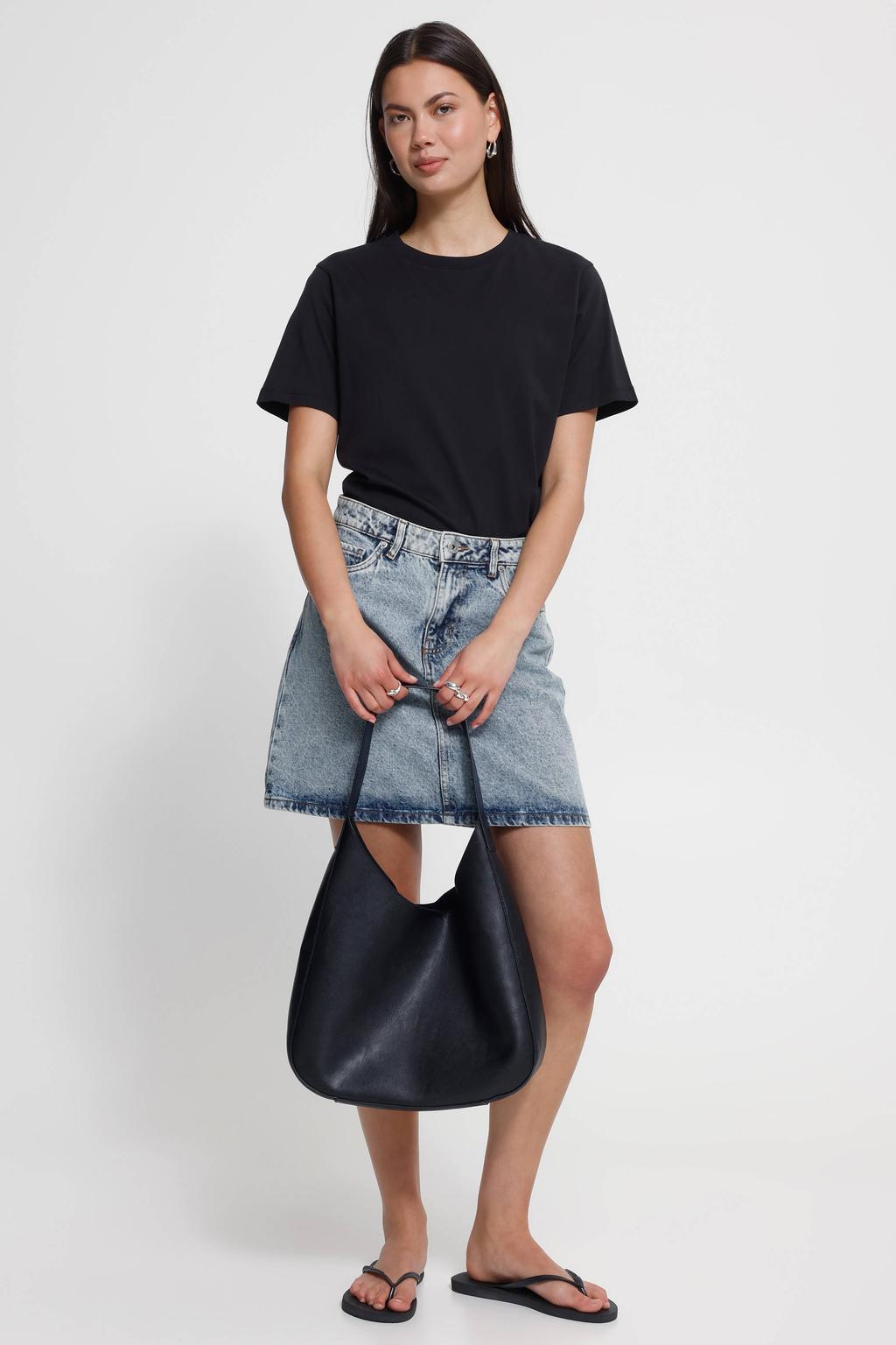 Medium blue denim dames ICHI spijkerrok gemaakt van denim en met rits- en knoopsluiting