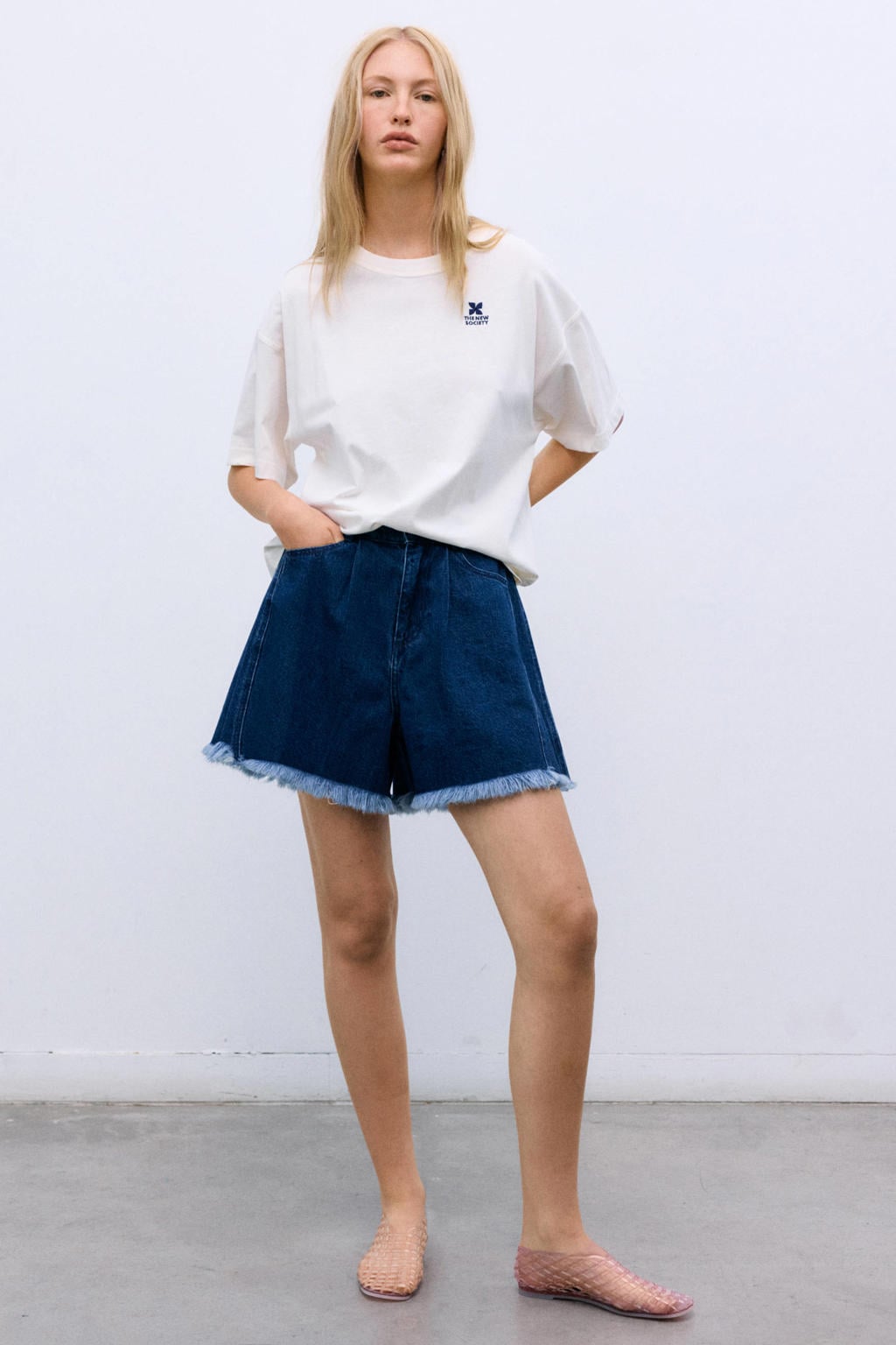 Dark blue denim dames The New Society relaxed high waist short dark blue van katoen met knoopsluiting en effen