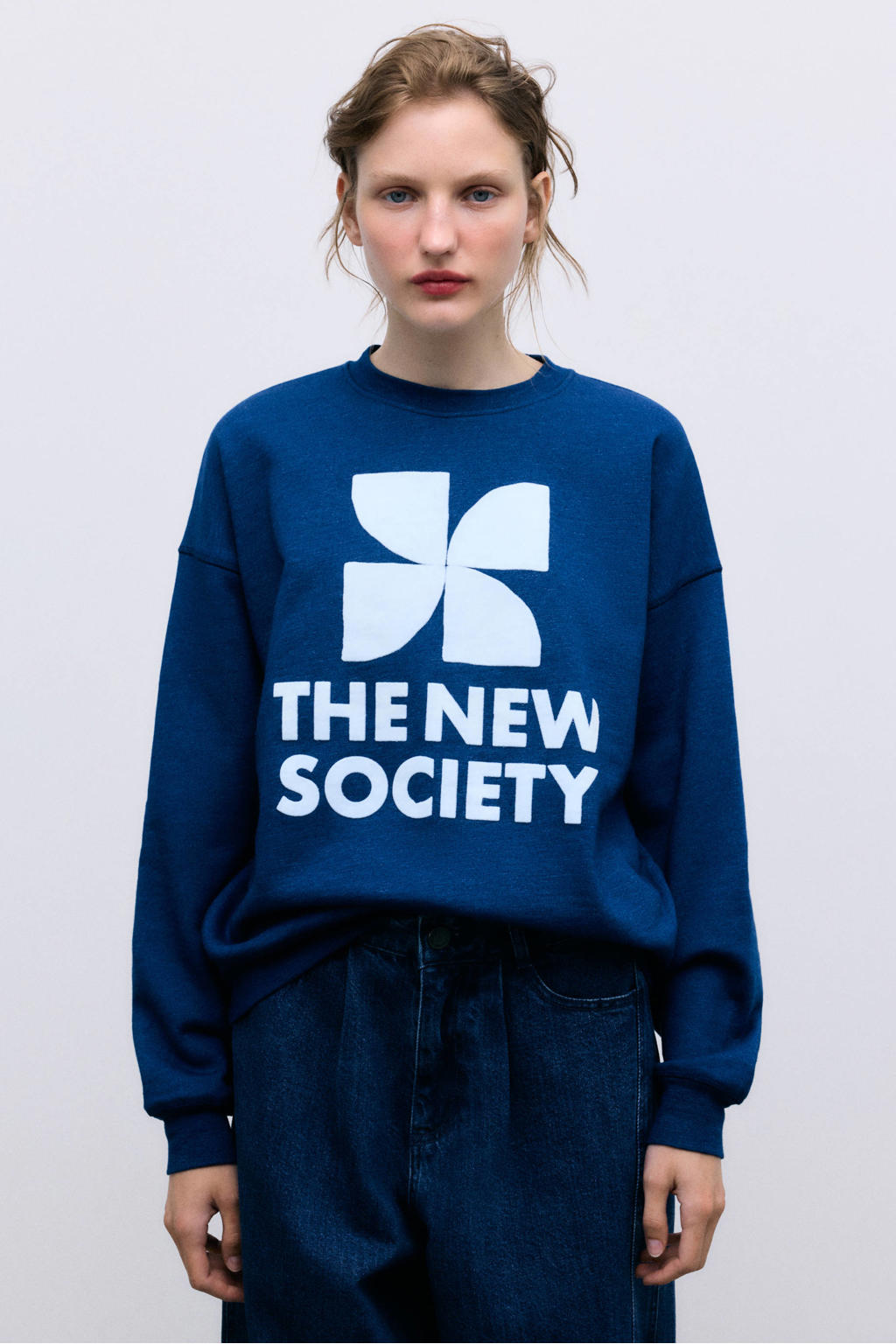 Donkerblauwe dames The New Society sweater van katoen met tekst print, lange mouwen en ronde hals