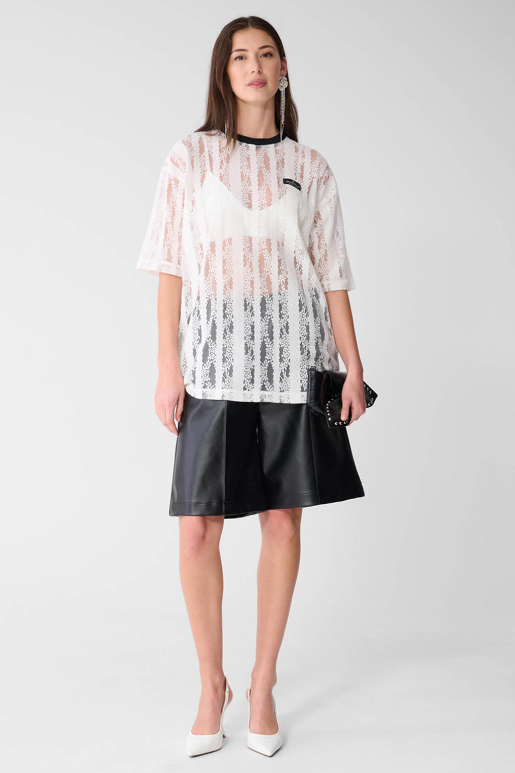 Wit en zwarte dames Shoeby oversized kanten T-shirt met effen, half lange mouwen en ronde hals