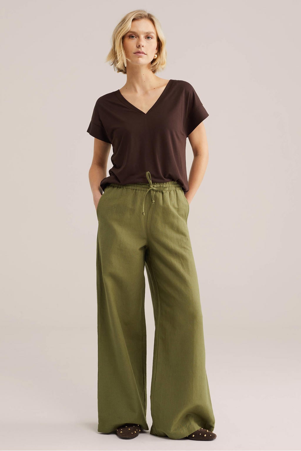 Bruine dames WE Fashion T-shirt van viscose met effen, korte mouwen en ronde hals