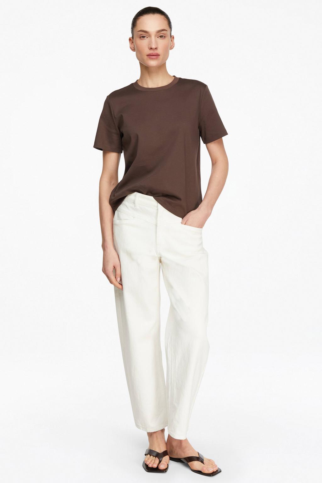 Witte dames comma barrel jeans van denim met regular waist, rits- en knoopsluiting en effen
