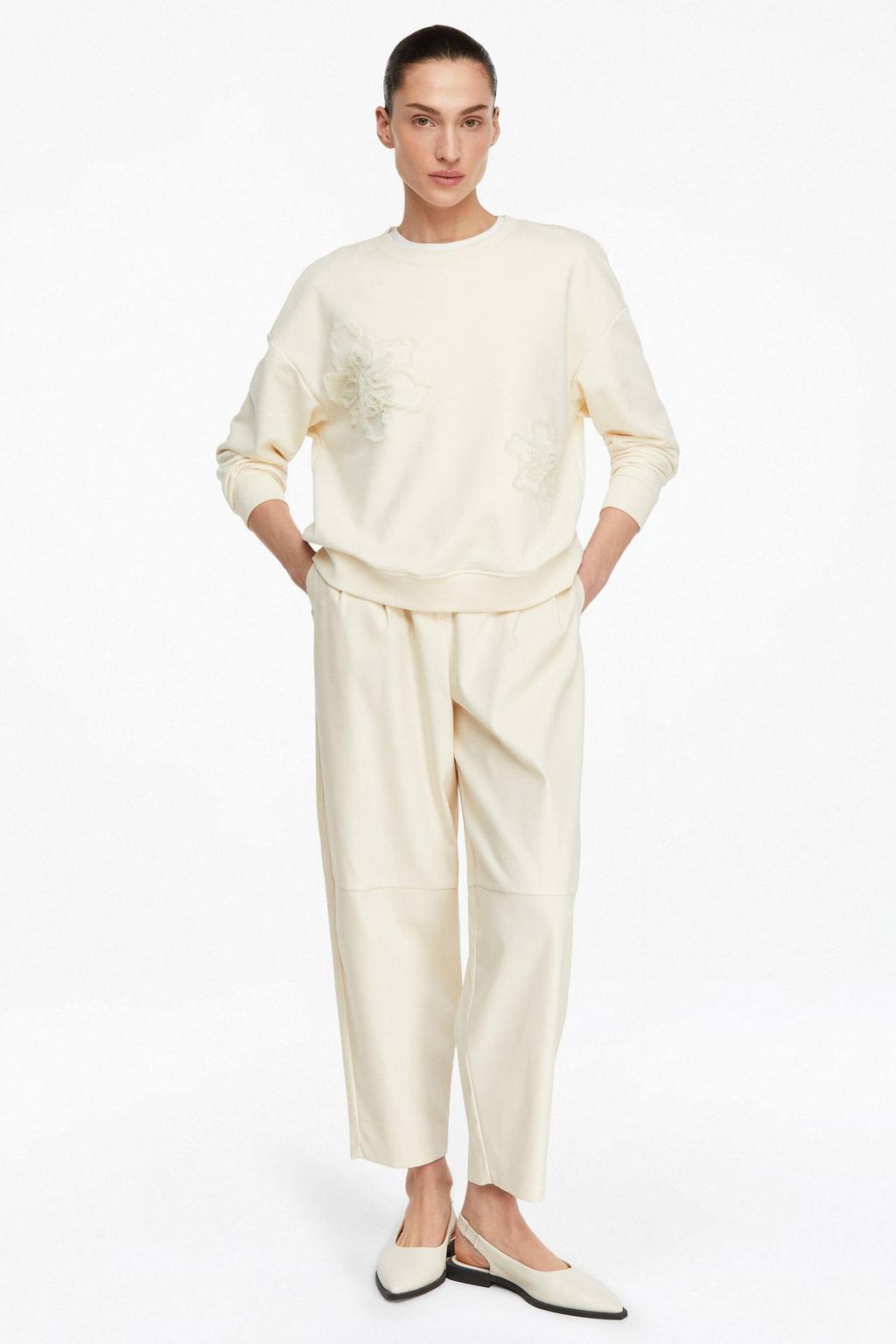 Ecru dames comma gebloemde sweater van katoen met lange mouwen, ronde hals en 3D applicatie