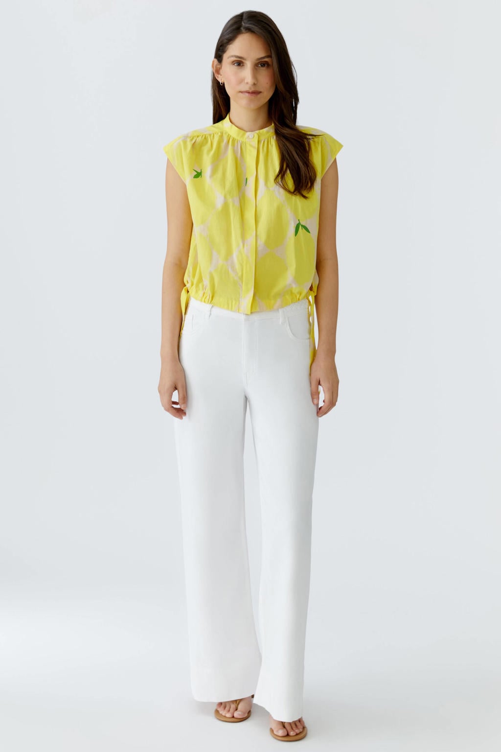 Geel, ecru en groene dames OUI top met grafische print, korte mouwen en mao kraag
