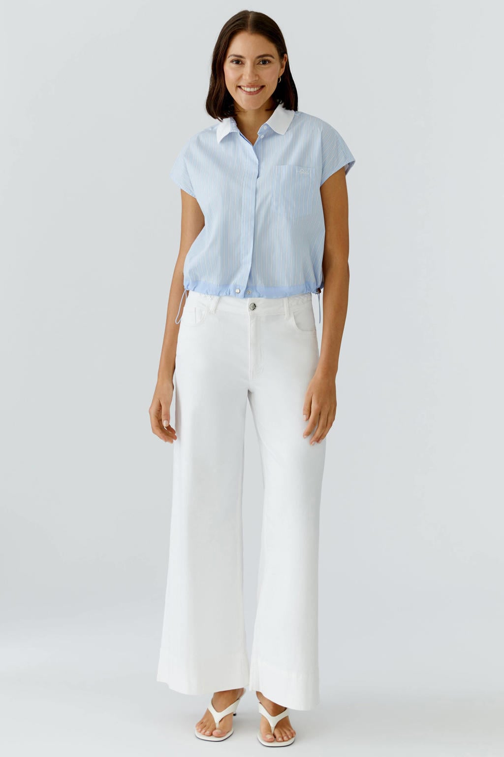 Lichtblauw en ecru dames OUI gestreepte blouse van katoen met korte mouwen, klassieke kraag en knoopsluiting