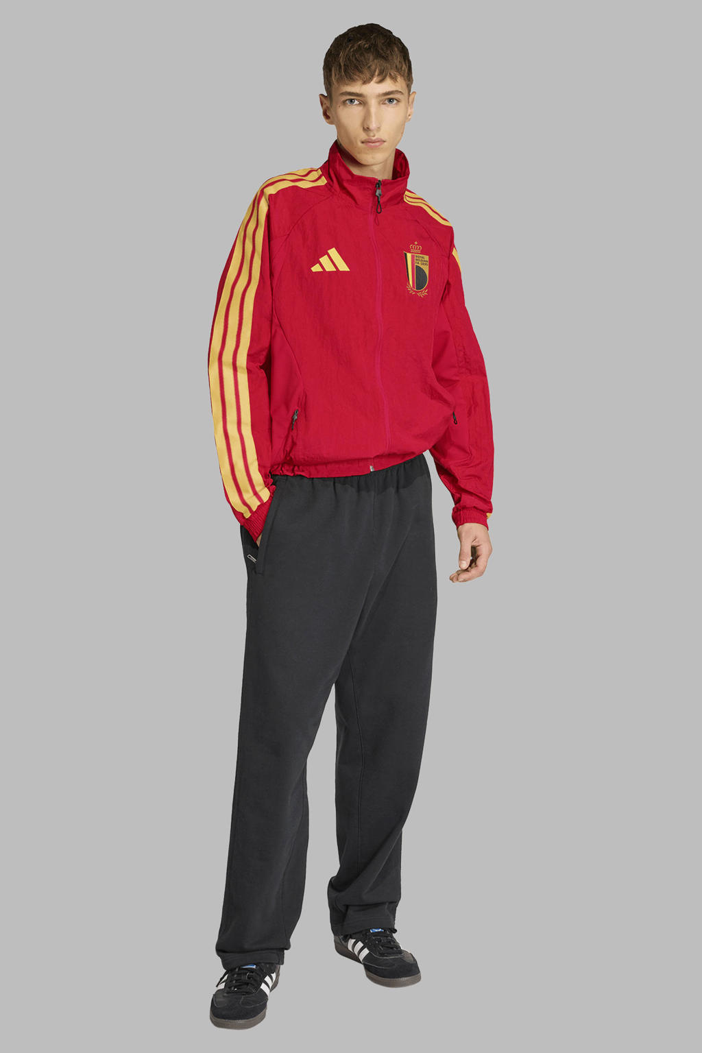 Rode heren adidas Performance België Thuis voetbaljack van polyamide met lange mouwen, opstaande kraag en ritssluiting