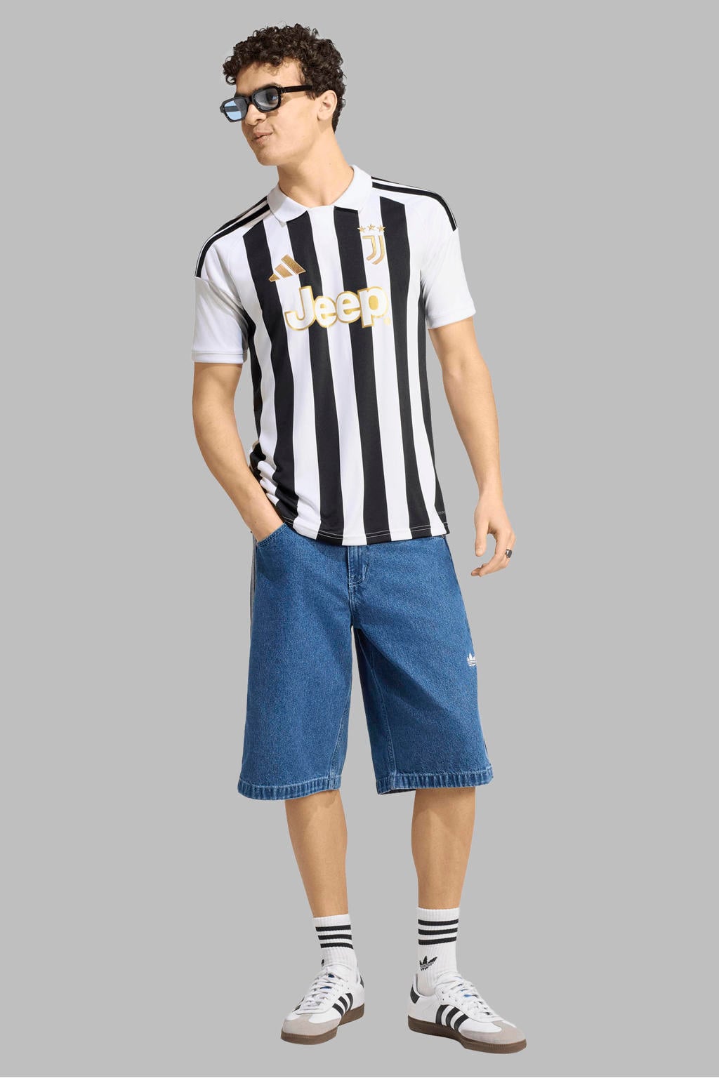 Wit en zwarte heren adidas Performance Senior Juventus FC voetbalshirt van polyester met korte mouwen en ronde hals
