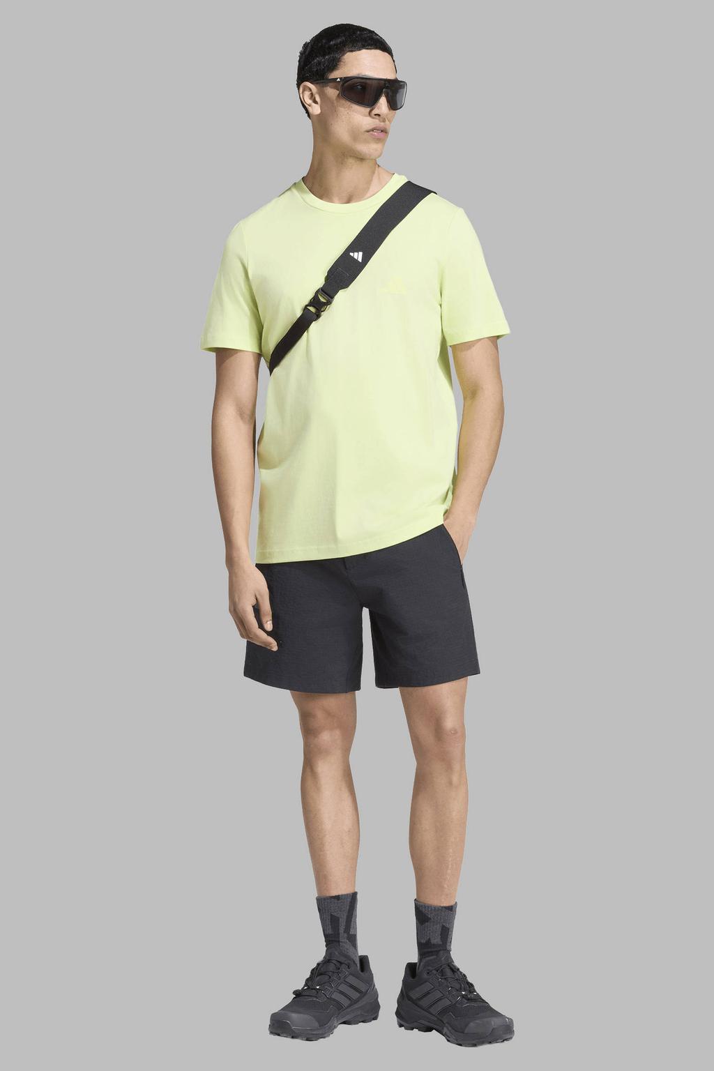 Gele heren adidas Terrex outdoor T-shirt van katoen met effen, korte mouwen en ronde hals