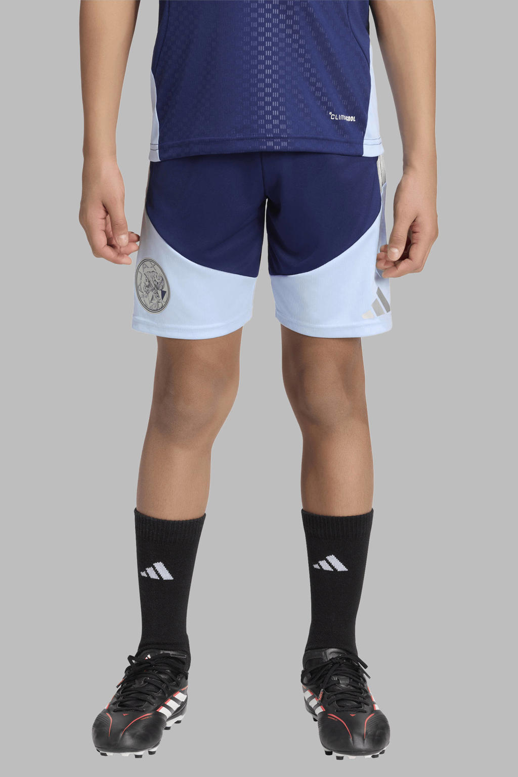 Blauwe jongens en meisjes adidas Performance Junior Ajax Amsterdam voetbalshort Training van polyester met regular fit, elastische tailleband met koord en logo dessin