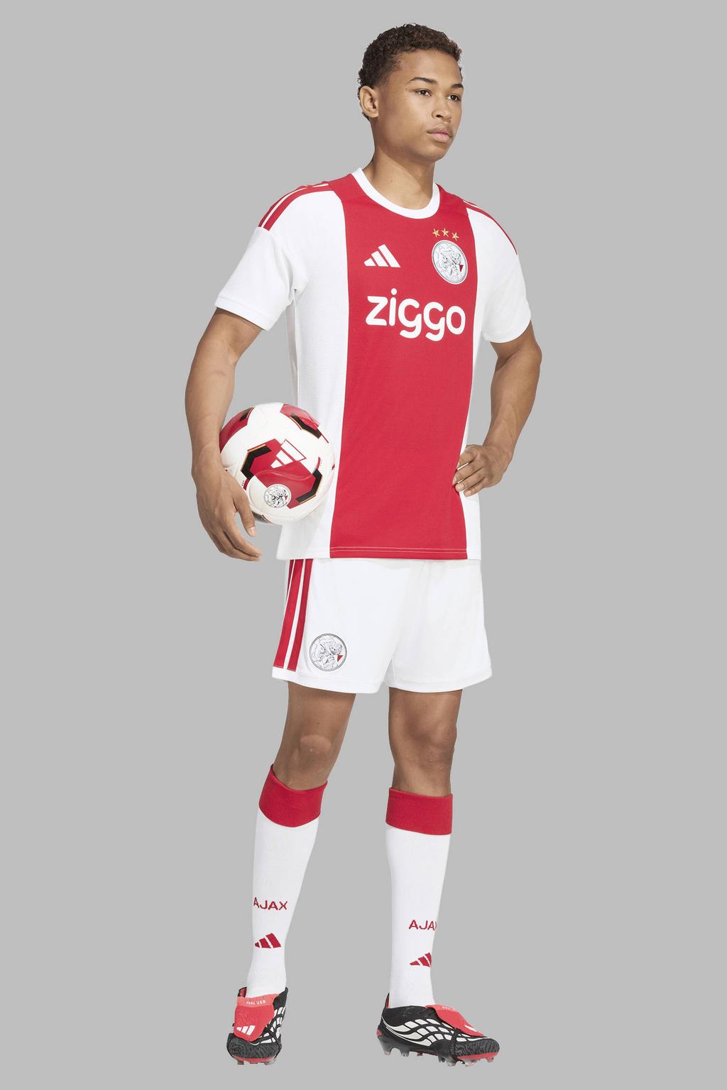 Wit en rode heren adidas Performance Senior Ajax Amsterdam voetbalshort Thuis van polyester met regular fit, elastische tailleband met koord en logo dessin