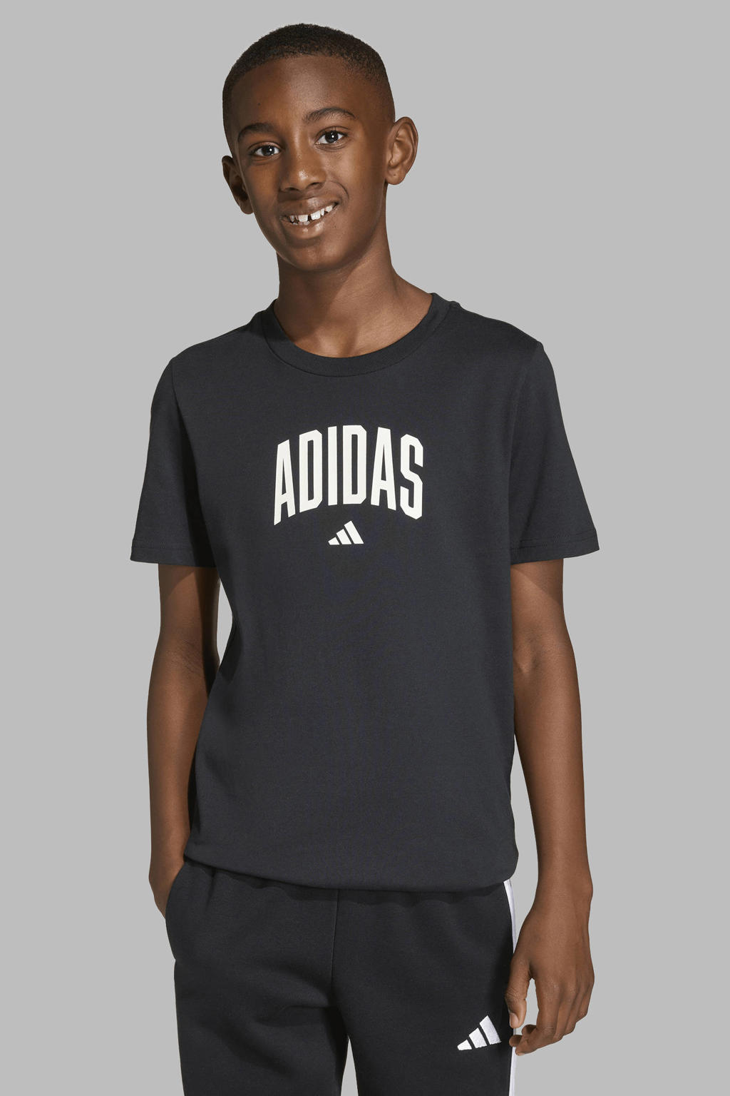 Zwarte jongens en meisjes adidas Sportswear T-shirt van katoen met printopdruk, korte mouwen en ronde hals