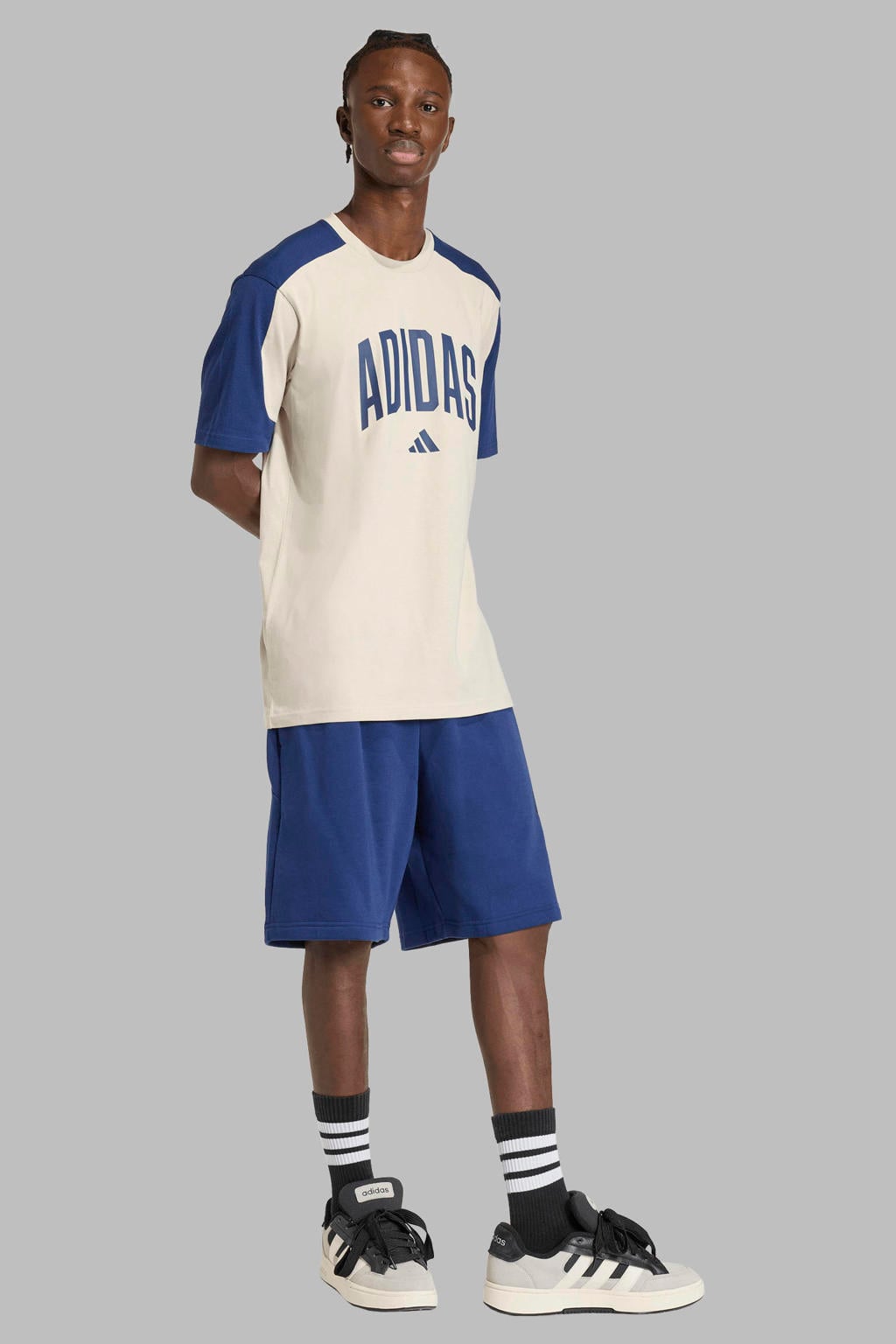 Beige en blauwe heren adidas Sportswear regular T-shirt van katoen met printopdruk, korte mouwen en ronde hals