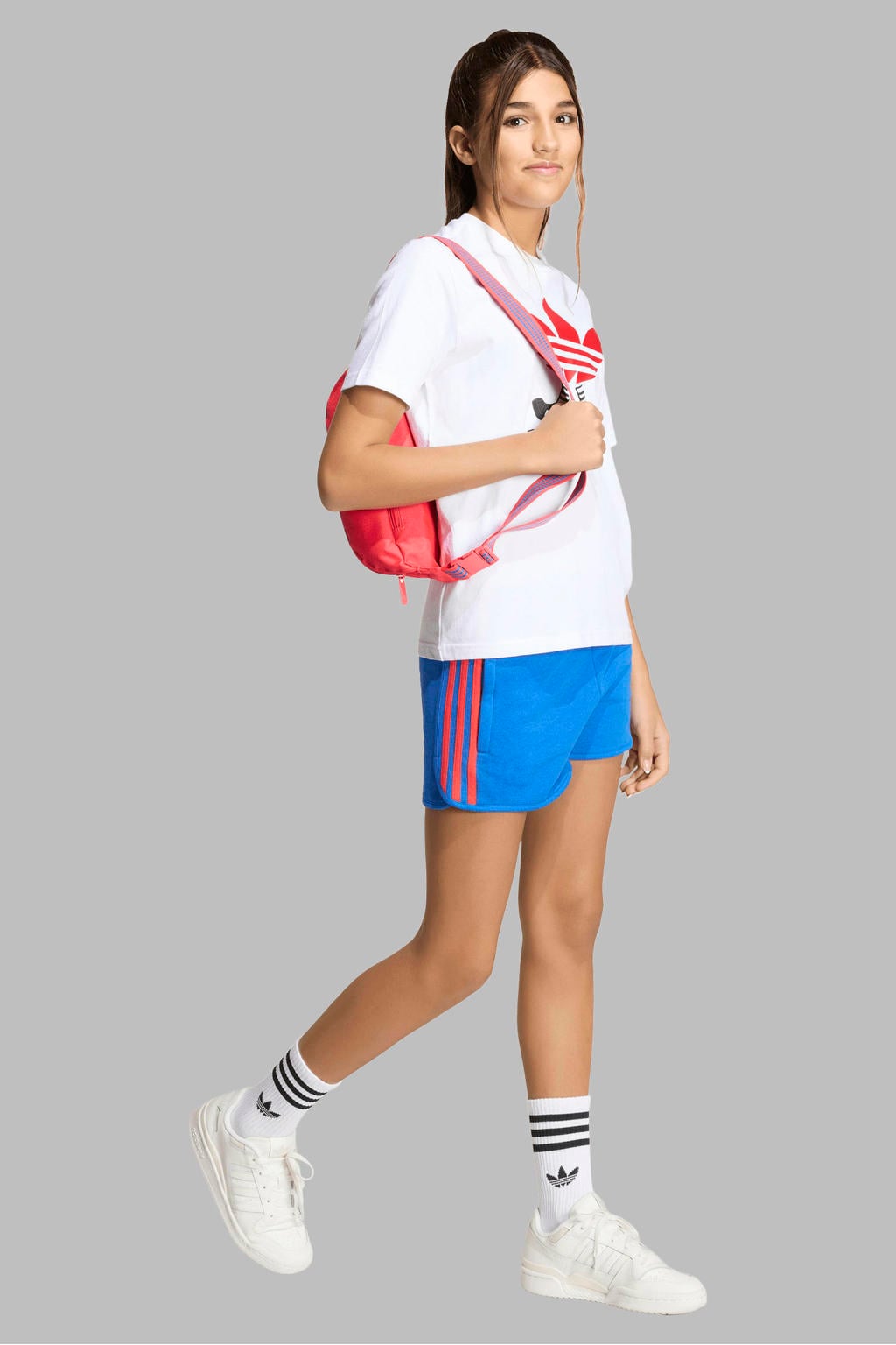 Blauw en rode jongens en meisjes adidas Originals 3 STRIPES SPRINTER short van katoen met elastische tailleband met koord en strepenprint