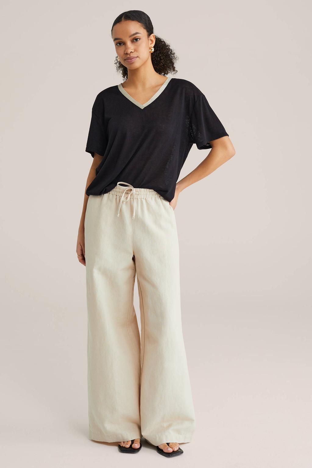 Zwart en gouden dames WE Fashion T-shirt van viscose met effen, korte mouwen, V-hals en lurex