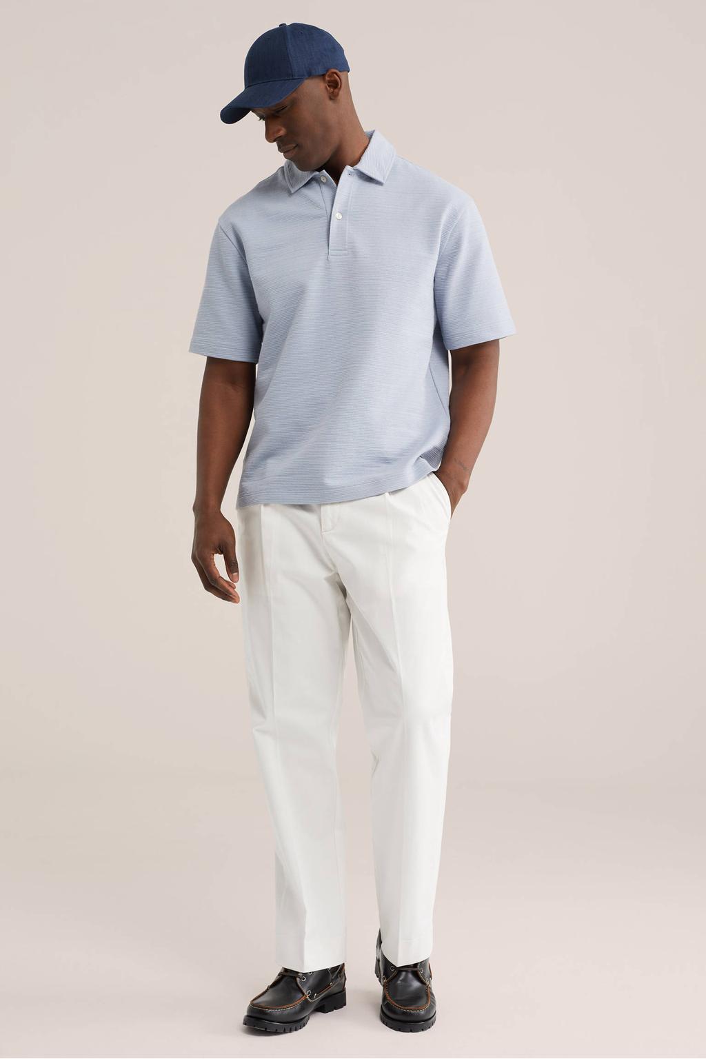 Lichtblauwe heren WE Fashion boxy polo fijn gebreid van katoen met effen, korte mouwen en knoopsluiting