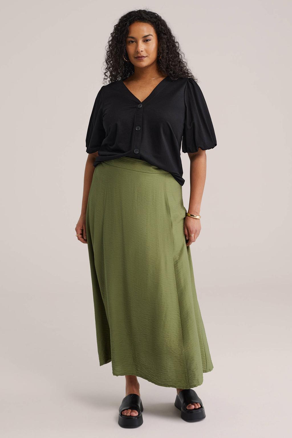 Zwarte dames WE Fashion Curve blouse van viscose met effen, driekwart mouwen, klassieke kraag en knoopsluiting