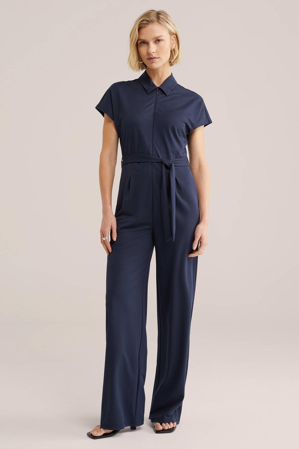 Donkerblauwe dames WE Fashion Aansluitend jumpsuit van viscose met effen, korte mouwen en klassieke kraag