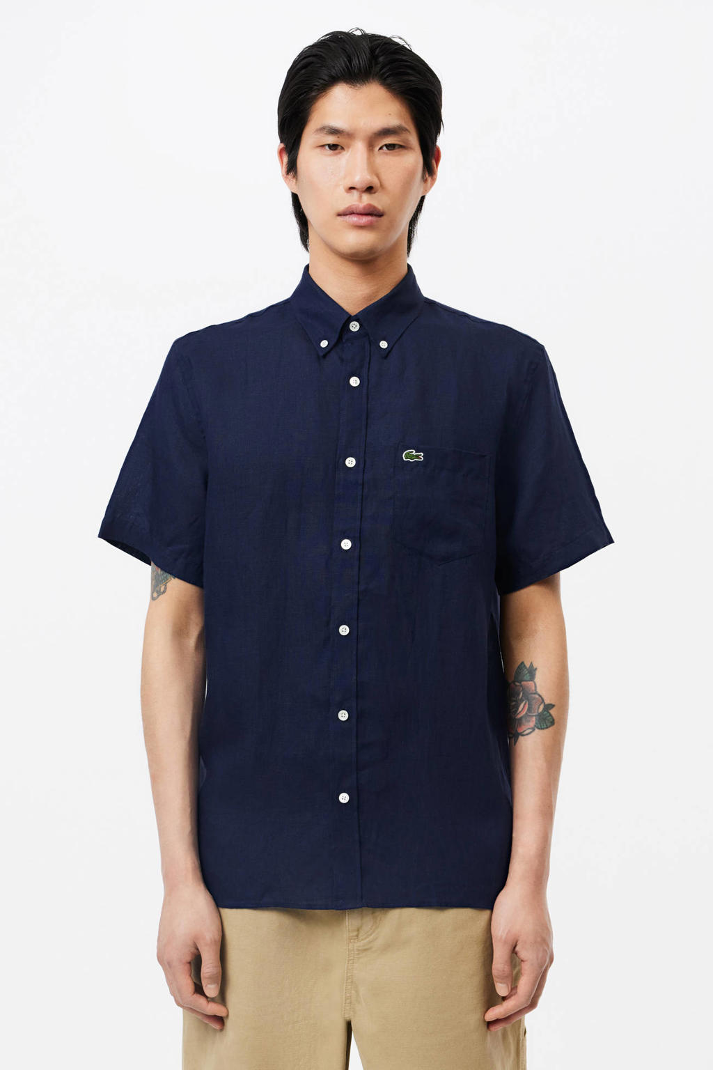 Donkerblauwe heren Lacoste regular casual overhemd van linnen met effen, korte mouwen, button down sluiting en knoopsluiting