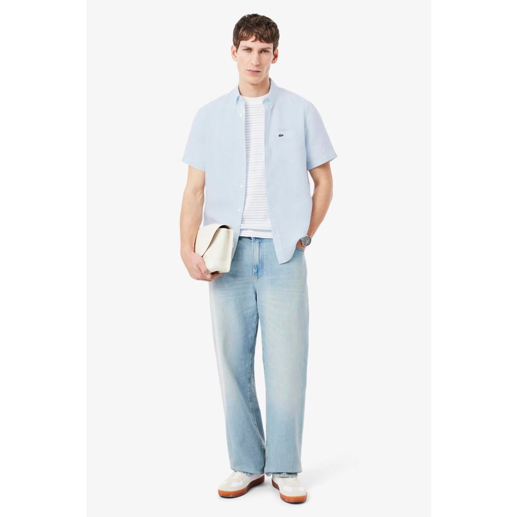 Lichtblauwe heren Lacoste regular casual overhemd van linnen met effen, korte mouwen, button down sluiting en knoopsluiting