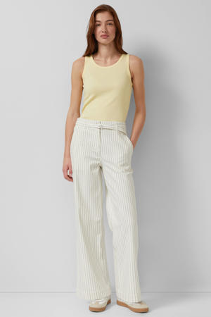 pantalon met ceintuur en krijtstreep beige