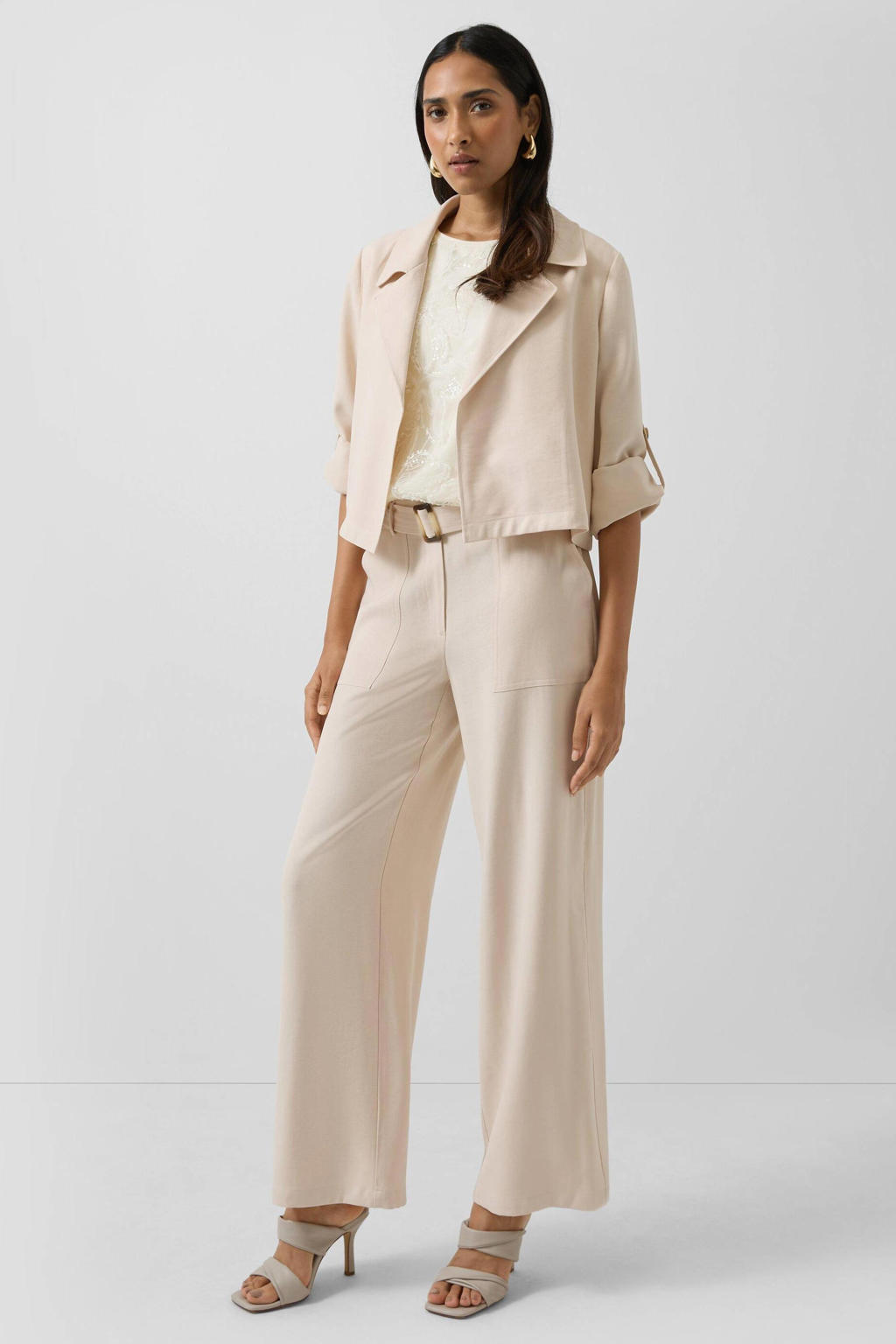 Witte dames s.Oliver BLACK LABEL gebloemde top van viscose met korte mouwen, ronde hals en 3D applicatie
