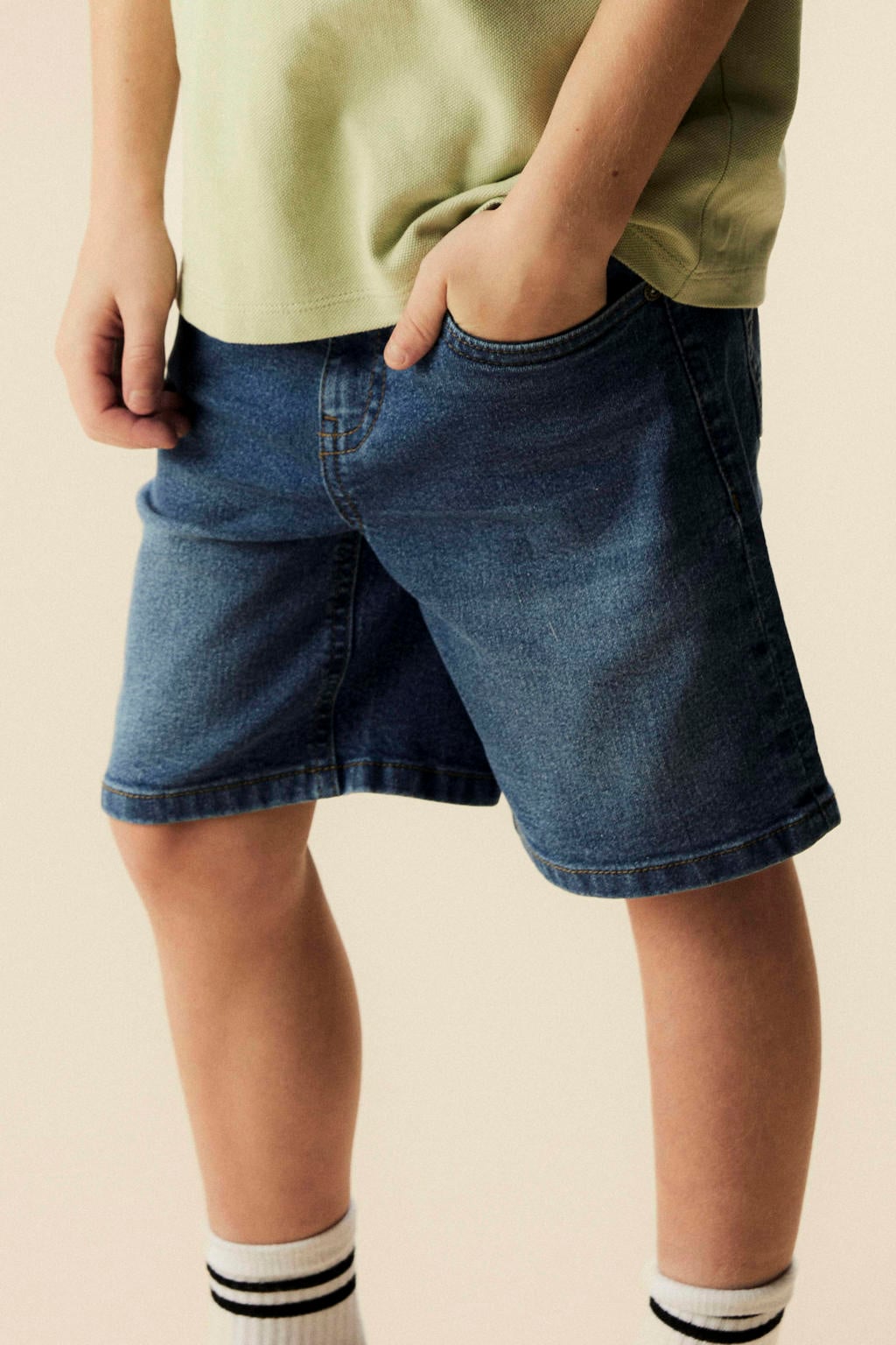 Medium blue denim jongens NAME IT KIDS straight regular waist short van denim met rits- en haaksluiting en effen