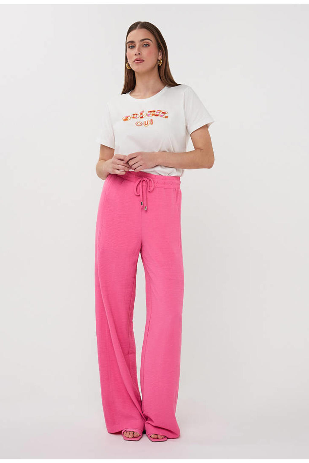 Ecru en multikleurige dames Esqualo -shirt van katoen met tekst print, korte mouwen, ronde hals en kraaltjes