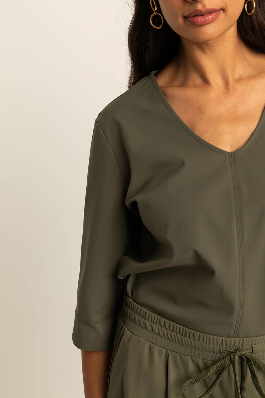 Olijfgroene dames Expresso travelstof top met effen, driekwart mouwen, V-hals en gebreide details