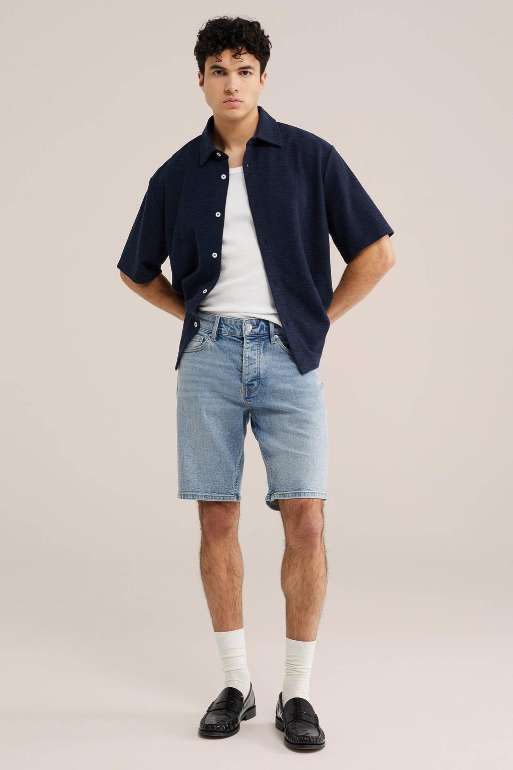 Donkerblauwe heren WE Fashion comfort casual overhemd van katoen met effen, korte mouwen, klassieke kraag en knoopsluiting