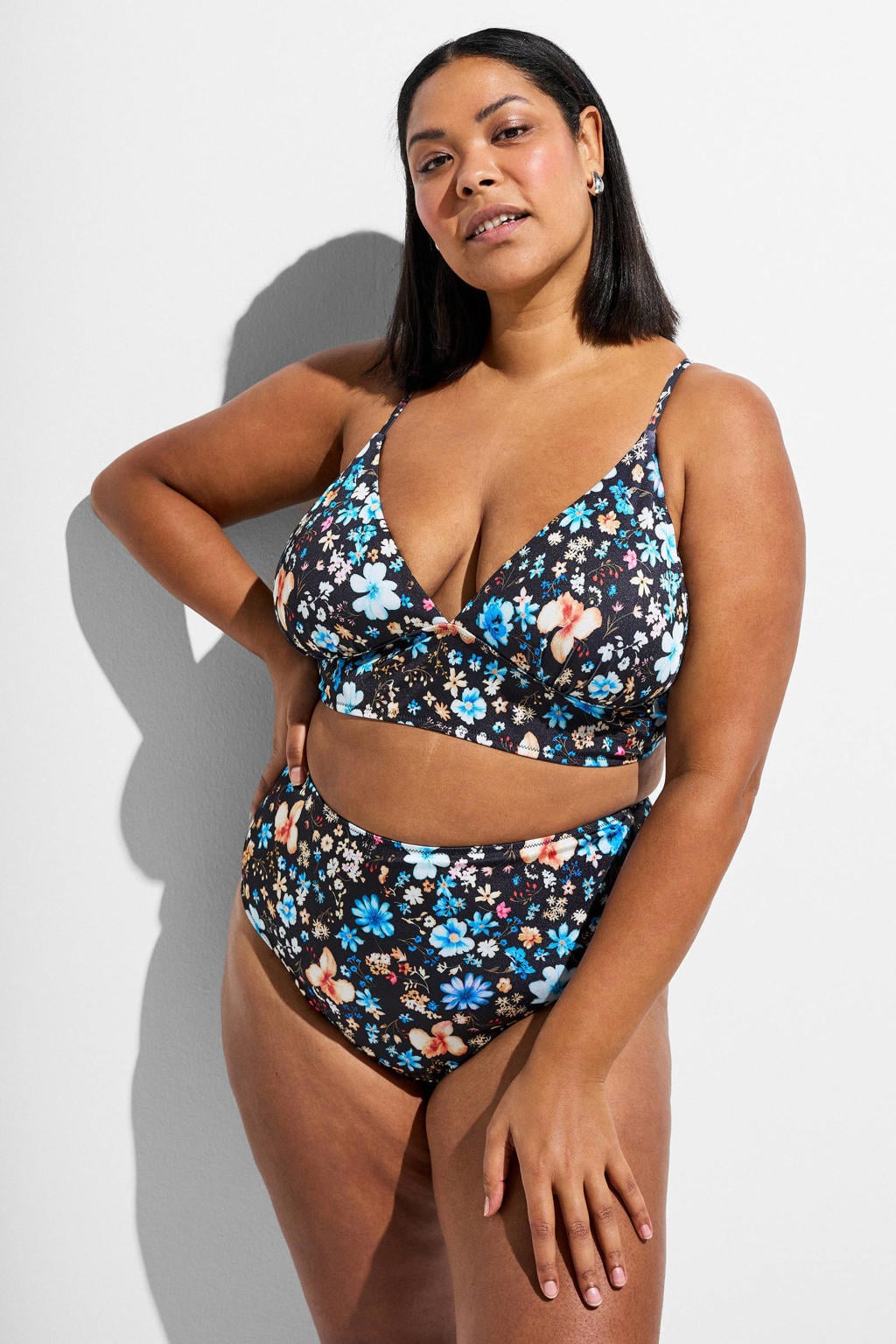 Zizzi voorgevormde triangel bikinitop CAANNE zwart/multi