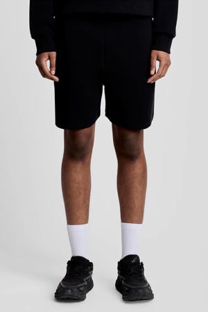 short zwart