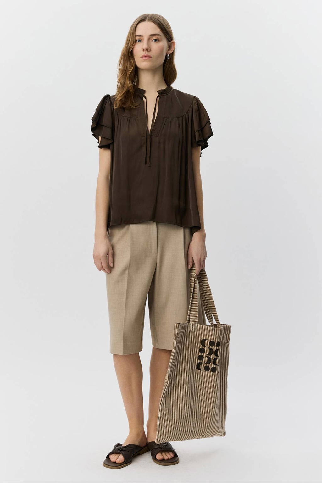 Bruine dames Sofie Schnoor top van polyester met effen, korte mouwen, V-hals, striksluiting en volant