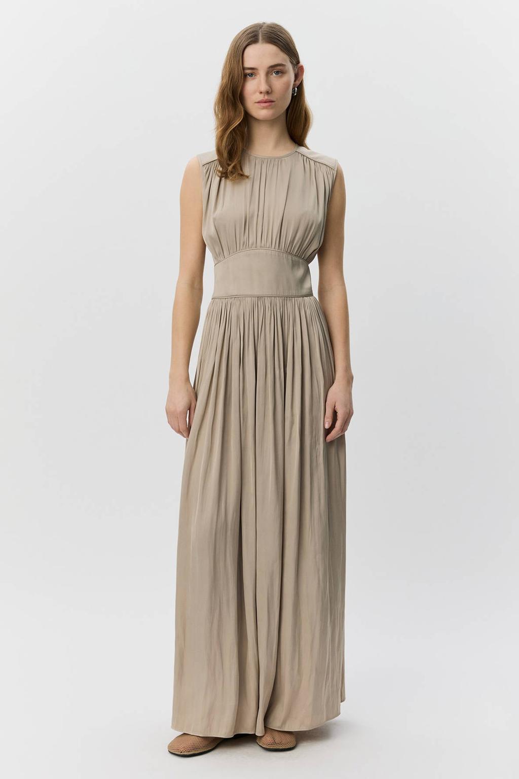 Beige dames Sofie Schnoor maxi jurk van polyester met effen, ronde hals, blinde ritssluiting en plooien