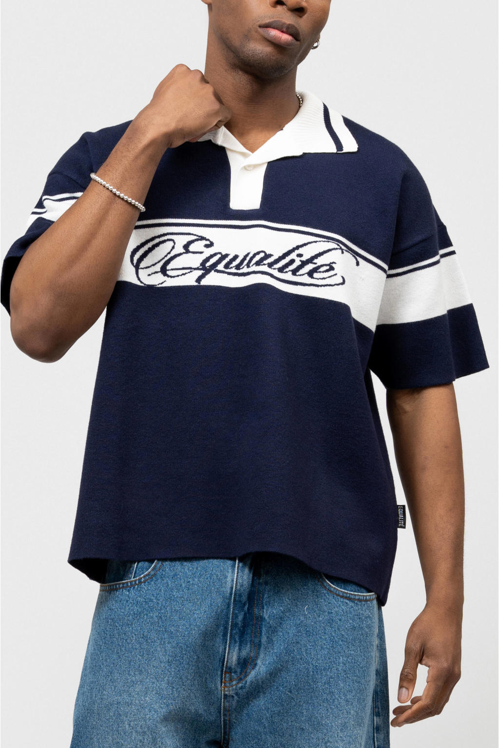 Donkerblauwe heren Equalité boxy polo gebreid van viscose met logo dessin, korte mouwen en knoopsluiting